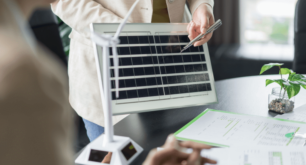 Doporučení vládě: Zvýšit cíl pro obnovitelné zdroje či doplnit řešení energetické chudoby