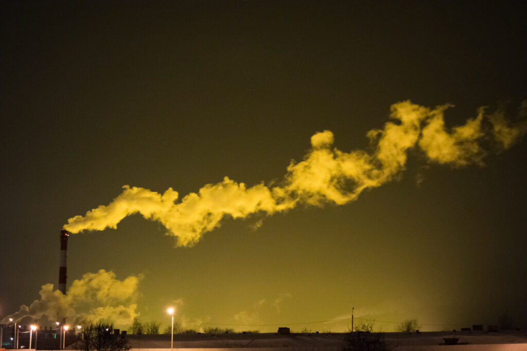 Poslanecký výbor jedná o emisních povolenkách. Jejich rozšíření může pomoci energetice i nízkopříjmovým domácnostem