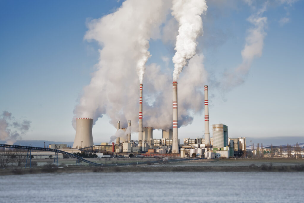 Analýza podrobných dat: Odstavení uhelných elektráren Počerady a Chvaletice by nedostatek elektřiny nezpůsobilo