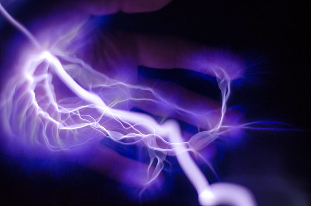 Studie potvrdila: Elektřiny bude dost i bez Počerad a Chvaletic. Dotování elektráren by zaplatili spotřebitelé